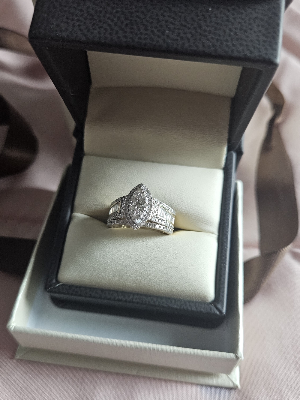 Elegant Gold and Diamond Halo Engagement Ring Set - Women's Wedding Band - Picture 4 of 6